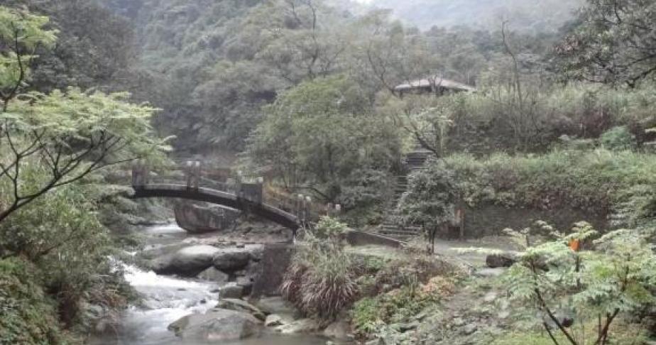 暖東峽谷場景照片